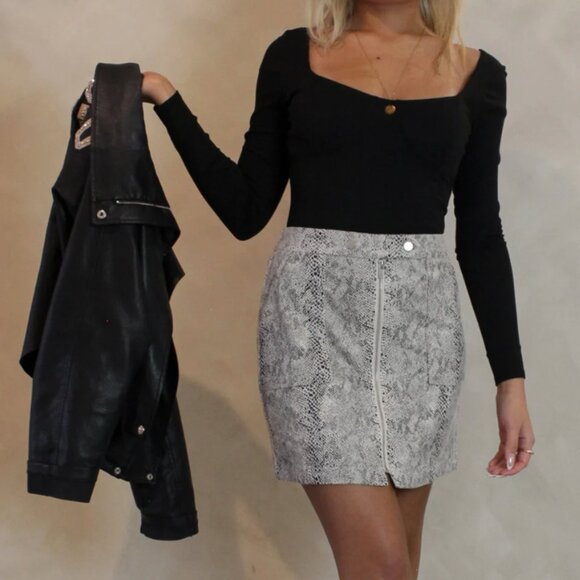 NWT Skies are Blue LA Black Snake Print Zip-up Miniskirt Size S - Picture 11 of 12